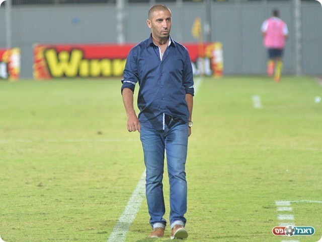 יכול לצאת עם חיוך, מאמן טבריה רפי בוסקילה (ארנון לוי)